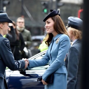 Kate Middleton, la duchesse de Cambridge, assiste à une messe pour célébrer les 75 ans des cadets de l'armée de l'air (RAF Cadets) à Londres, le 7 février 2016.