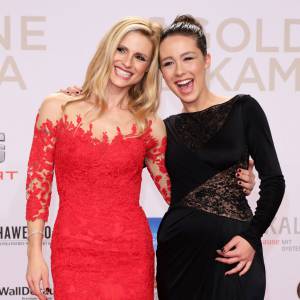 Michelle Hunziker et sa fille Aurora Ramazzotti - 51ème cérémonie des Golden Camera Awards à Hambourg, le 6 février 2016.