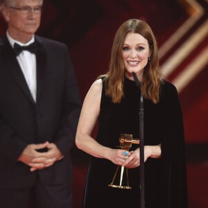 Jürgen Prochnow et Julianne Moore - 51ème cérémonie des Golden Camera Awards à Hambourg, le 6 février 2016.