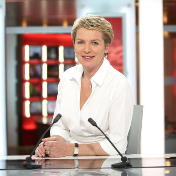 Elise Lucet à la tête du JT de France 2, du lundi au vendredi à 13h00.