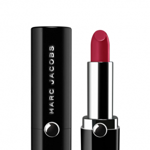 Rouge à lèvre Le Marc "Charlotte", inspiré par la princesse Charlotte de Cambridge, par Marc Jacobs Beauty. Disponible exclusivement chez Harrods à Londres.