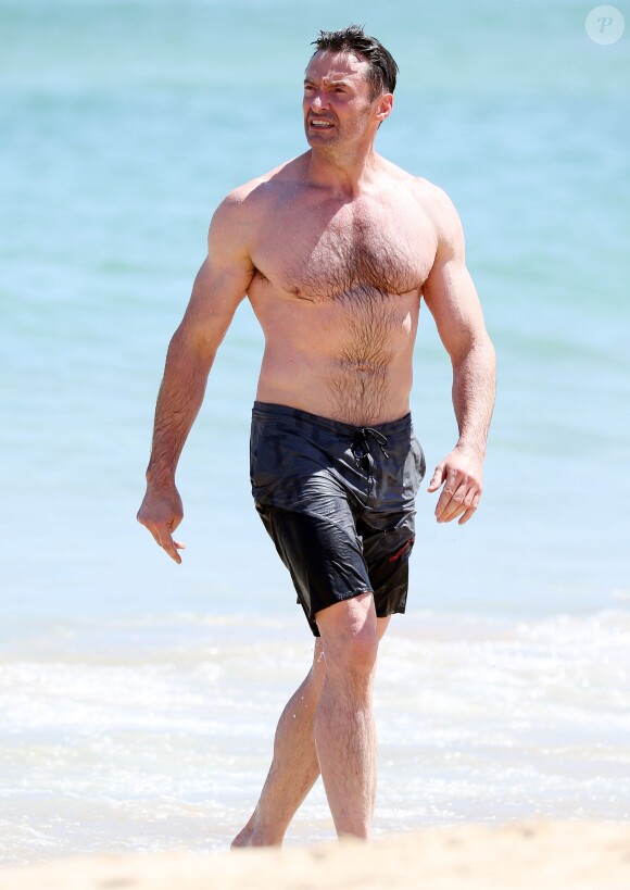 Exclusif - Hugh Jackman sur la plage de Bondi Beach à Sydney le 30 novembre 2015