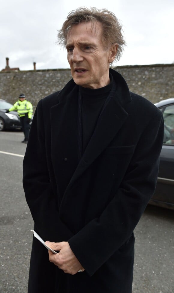 Liam Neeson - Obsèques de Miles Frost, le fils de Sir David Frost, en la cathédrale de Arundel le 5 février 2016. 
