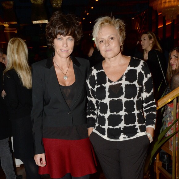 Exclusif - Muriel Robin et sa compagne Anne Le Nen - Inauguration du restaurant et cabaret péruvien "Manko" de la star mondiale de la cuisine sud-américiane Gastón Acurio au 15 avenue Montaigne à Paris le 5 février 2016. ©Rachid Bellak/Bestimage