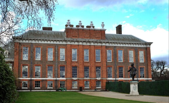 Vue (en avril 2011) de Kensington Palace et de ses jardins, résidence officielle du duc et de la duchesse de Cambridge, à Londres, où un homme a été retrouvé brûlé vif dans la nuit du 8 au 9 février 2016.