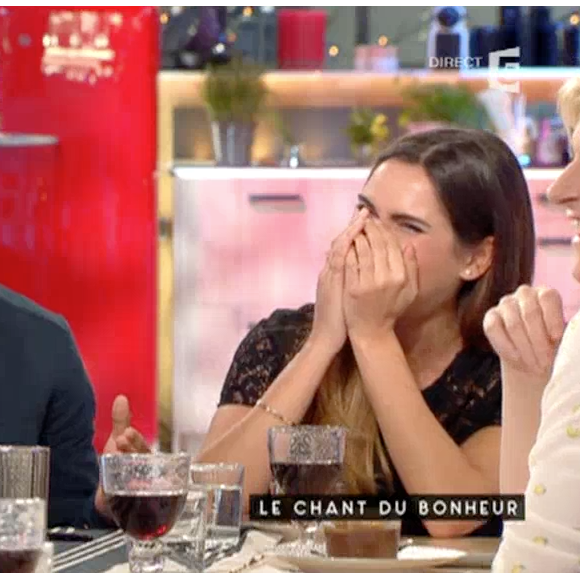 Kev Adams révèle avoir dragué Joyce Jonathan et s'être pris un vent. Emission "C à vous" sur France 5, le 10 février 2016.