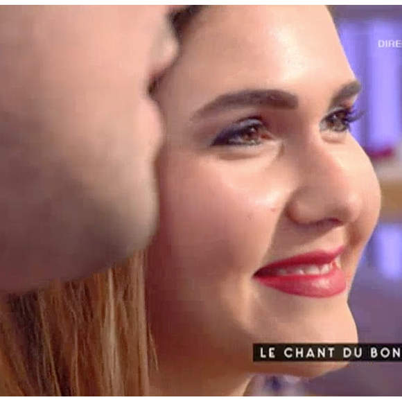 Kev Adams révèle avoir dragué la chanteuse Joyce Jonathan par le passé et s'être pris un vent. Emission "C à vous" sur France 5, le 10 février 2016.