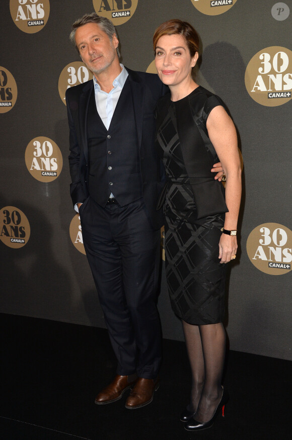 Antoine de Caunes et Daphné Roulier - Soirée des 30 ans de Canal + au Palais de Tokyo à Paris le 4 novembre 2014.