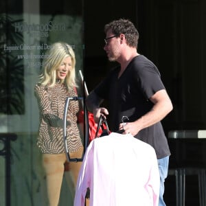 Tori Spelling et son mari Dean McDermott visitent des maisons à Los Angeles, le 10 février 2016