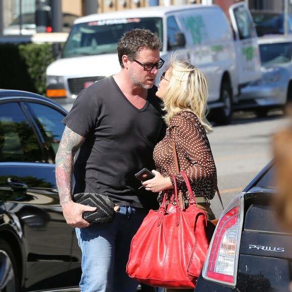 Tori Spelling et son mari Dean McDermott visitent des maisons à Los Angeles, le 10 février 2016