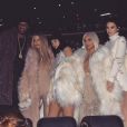 Kris Jenner, Lamar Odom, Khloé Kardashian, Kylie Jenner, Kim Kardashian, Kendall Jenner, Kourtney Kardashian et North West assistent à la présentation YEEZY (collection Season 3) au Madison Square Garden. New York, le 11 février 2016.