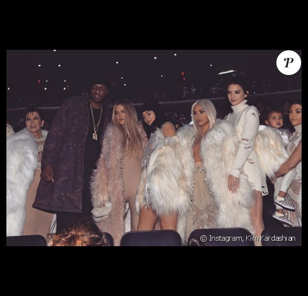 Kris Jenner, Lamar Odom, Khloé Kardashian, Kylie Jenner, Kim Kardashian, Kendall Jenner, Kourtney Kardashian et North West assistent à la présentation YEEZY (collection Season 3) au Madison Square Garden. New York, le 11 février 2016.
