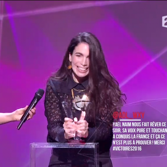 Yael Naim est sacrée artiste féminine de l'année - Victoires de la musique au Zénith de Paris, le 12 février 2016.