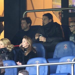 Zlatan Ibrahimovic en famille (sa femme Helena Seger et leurs 2 enfants Maximilian et Vincent) au Parc des Princes pour assister à la rencontre PSG - Lille le 13 février 2016. Zlatan en profite pour manger une glace. © Cyril Moreau / Bestimage