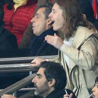 PSG-Lille : Nicolas et Pierre Sarkozy vibrent devant Ary Abittan et sa fille