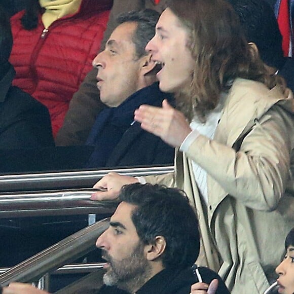 Nicolas Sarkozy et son fils Pierre Sarkozy - People au match de football PSG - Lille au Parc des Princes le 13 février 2016 © Cyril Moreau / Bestimage