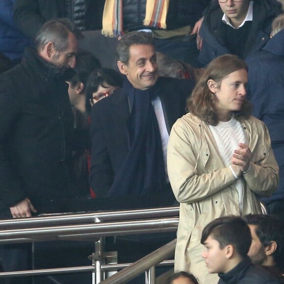 Nicolas Sarkozy et son fils Pierre Sarkozy - People au match de football PSG - Lille au Parc des Princes le 13 février 2016 © Cyril Moreau / Bestimage