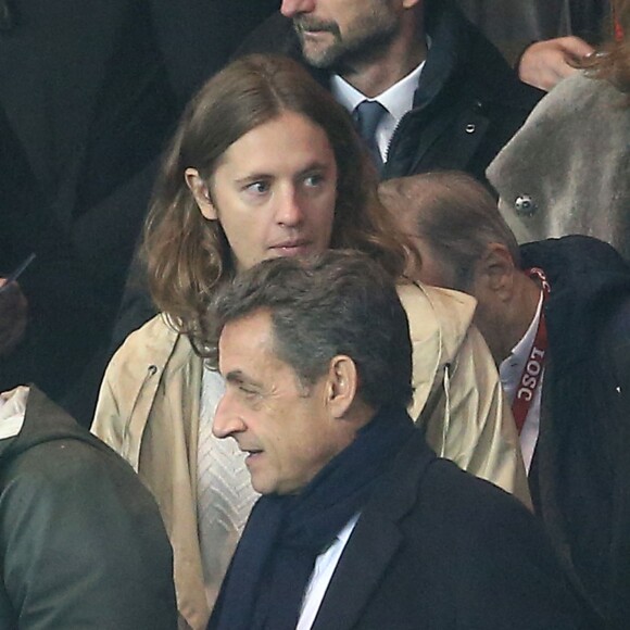 Nicolas Sarkozy et son fils Pierre Sarkozy - People au match de football PSG - Lille au Parc des Princes le 13 février 2016 © Cyril Moreau / Bestimage