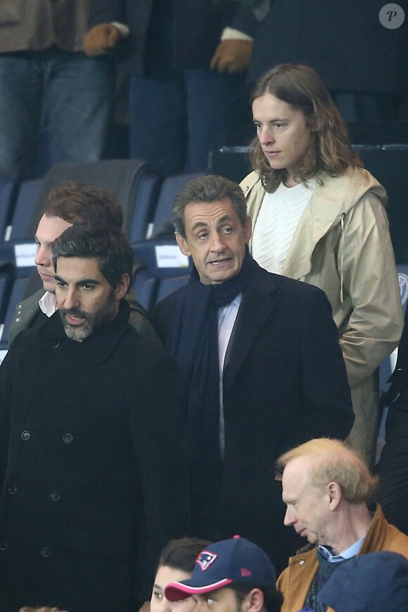 Ary Abittan, Nicolas Sarkozy et son fils Pierre Sarkozy - People au match de football PSG - Lille au Parc des Princes le 13 février 2016 © Cyril Moreau / Bestimage