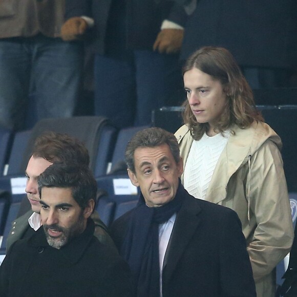 Ary Abittan, Nicolas Sarkozy et son fils Pierre Sarkozy - People au match de football PSG - Lille au Parc des Princes le 13 février 2016 © Cyril Moreau / Bestimage