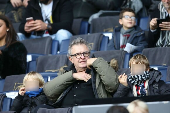Michel Field et ses fils Armand et Léopold - match de football PSG - Lille au Parc des Princes le 13 février 2016 © Cyril Moreau / Bestimage
