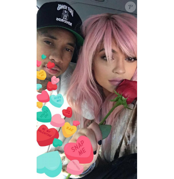 Tyga et Kylie Jenner, coiffée en rose, se baladent en hélicopter au-dessus de New York. Le 14 février 2016.