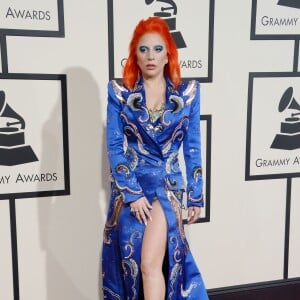 Lady Gaga (qui rend hommage à David Bowie lors de cette soirée) dans une robe Marc Jacobs - 58e soirée annuelle des Grammy Awards au Staples Center à Los Angeles, le 15 février 2016.