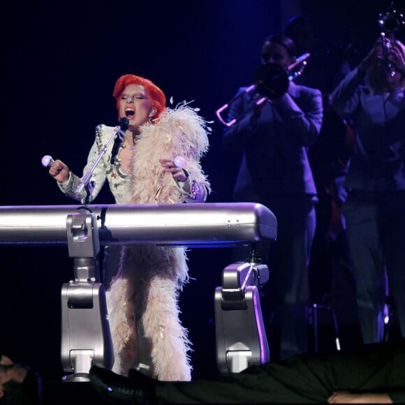 Lady Gaga pendant l'hommage à David Bowie lors des Grammy Awards, Staples Center, Los Angeles, le 15 février 2016.