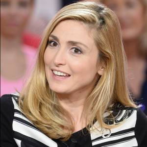 Julie Gayet - Enregistrement de l'émission "Vivement Dimanche" à Paris le 16 Décembre 2015. © Coadic Guirec / Bestimage