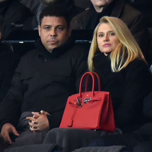 Ronaldo et sa compagne Celina Locks en huitième de finale de la Ligue des champions au Parc des Princes à Paris le 16 février 2016