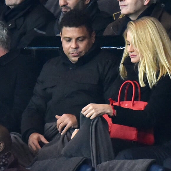 Ronaldo et sa compagne Celina Locks en huitième de finale de la Ligue des champions au Parc des Princes à Paris le 16 février 2016