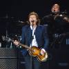 Paul McCartney en concert dans le cadre de sa tournée "Out There" au Stade de France à Paris, le 11 juin 2015.