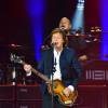Paul McCartney en concert dans le cadre de sa tournée "Out There" au Stade de France à Paris, le 11 juin 2015.