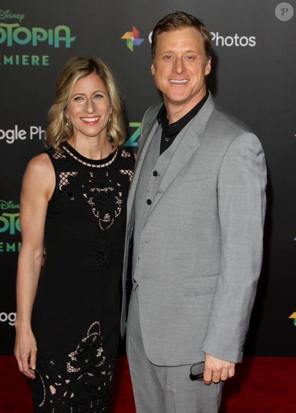 Alan Tudyk et sa fiancée Charissa Barton à l'avant-première du film 'Zootopia' des studios Disney au El Capitan Theatre de Los Angeles, le 17 février 2016.