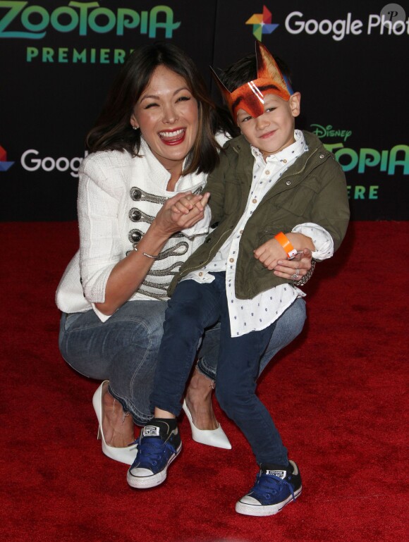 Lindsey Price et son fils Hudson Stone à l'avant-première du film 'Zootopia' des studios Disney au El Capitan Theatre de Los Angeles, le 17 février 2016.
