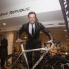 Mario Cipollini lors du lancement de sa marque de vélos, chez Selfridges à Londres, le 21 avril 2012