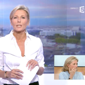 La journaliste Claire Chazal, émue de revoir les images de ses adieux au journal de TF1 - Emission "C à vous", sur France 5, le 18 février 2016.