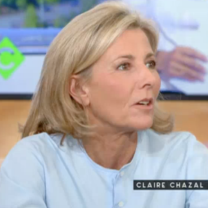 Claire Chazal, émue de revoir les images de ses adieux au journal de TF1 - "C à vous", sur France 5, le 18 février 2016.