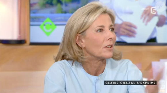 Claire Chazal, émue de revoir les images de ses adieux au journal de TF1 - "C à vous", sur France 5, le 18 février 2016.