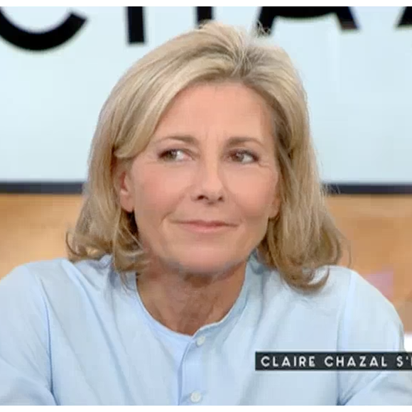 La journaliste Claire Chazal, émue de revoir les images de ses adieux au journal de TF1 - Emission "C à vous", sur France 5, le 18 février 2016.