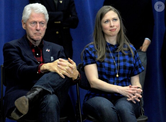 Bill Clinton et sa fille Chelsea (enceinte) - Hillary Clinton en meeting pour la campagne "Get Out to Caucus" à Cedar Rapids dans l'Iowa le 30 janvier 2016