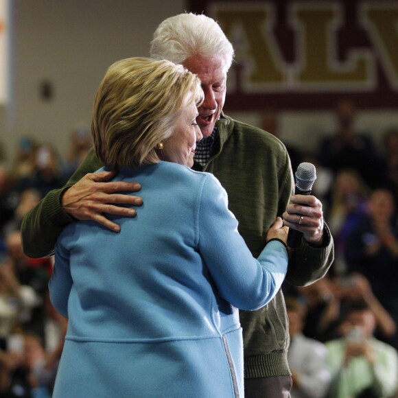 Hillary Clinton et Bill Clinton dans le New Hampshire, le 8 février 2016