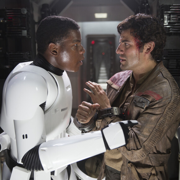 John Boyega et Oscar Isaac dans Le Réveil de la Force.