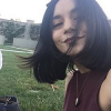Vanessa Hudgens se rend sur la tombe de son père décédé d'un cancer, avec sa maman Gina. Photo publiée sur Instagram, le 22 février 2016.