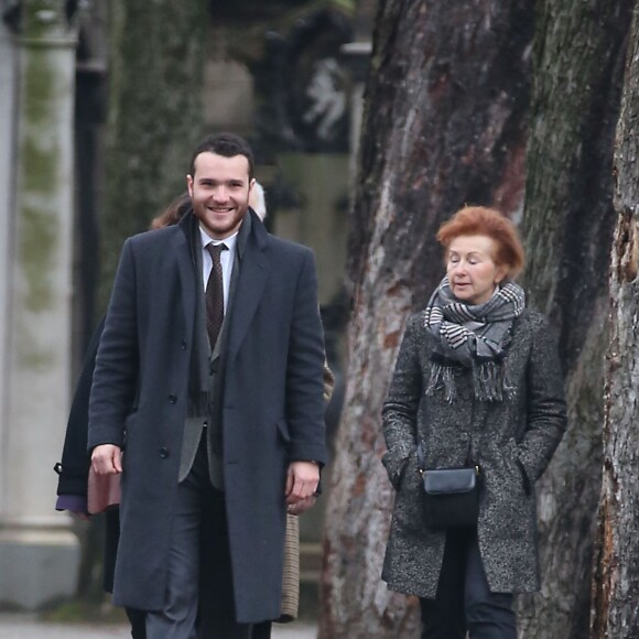 Louis Levy ( fils de Marc Levy), Ludivine Clerc (femme de Michel Piccoli) aux Obsèques de Raymond Levy (père de Marc Levy) au cimetière de Passy à Paris le 15 décembre 2014
