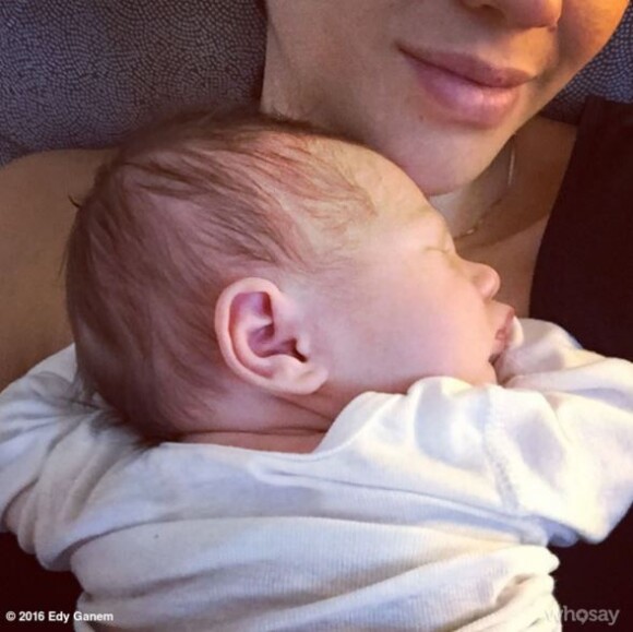Edy Ganem pose avec son bébé sur Instagram. février 2016