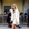 Elizabeth Olsen arrive au défilé Gucci à Milan, toute de Gucci vêtue avec une tenue de la pré-collection automne 2016. Le 24 février 2016.