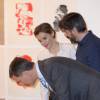La reine Letizia d'Espagne, en pantacourt en cuir Uterque, chemisier Hugo Boss et veste Carolina Herrera, assurait avec le roi Felipe VI l'inauguration de la 35e édition du salon d'art contemporain ARCOmadrid le 25 février 2016.