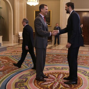 Le roi Felipe VI d'Espagne recevait le 26 février 2016 l'équipe de basket du Real Madrid au palais de la Zarzuela à Madrid le 26 février 2016.