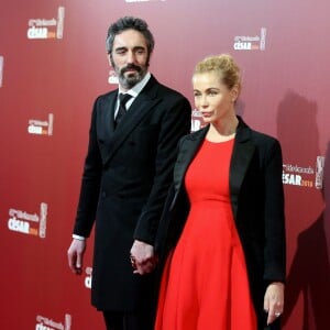 Emmanuelle Béart (Habillée en Dior) et son compagnon Frédéric - Photocall lors de la 41e cérémonie des Cesar au théâtre du Châtelet à Paris, le 26 février 2016. © Borde-Jacovides/Bestimage